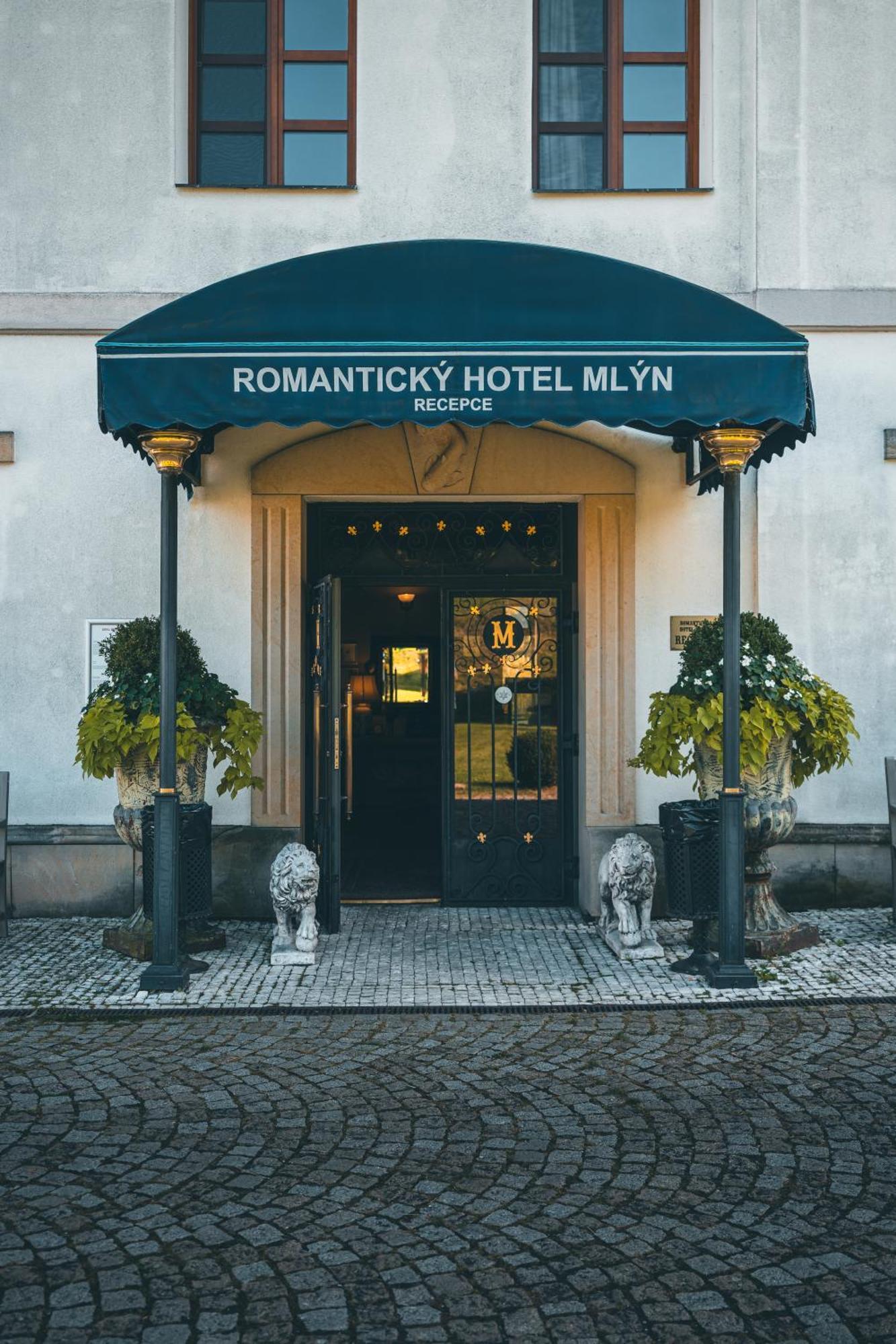 Romantic Hotel Mlyn Karlštejn Екстериор снимка