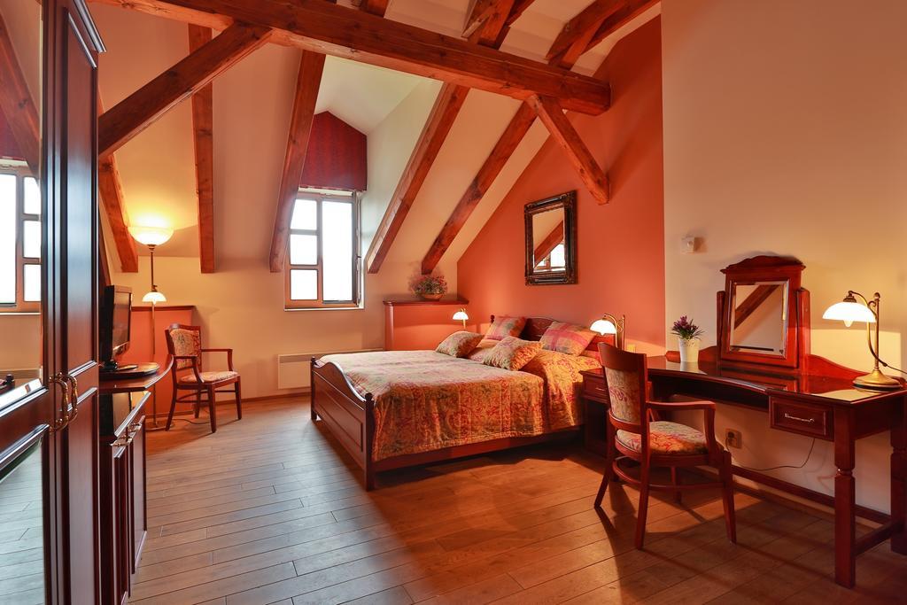 Romantic Hotel Mlyn Karlštejn Екстериор снимка