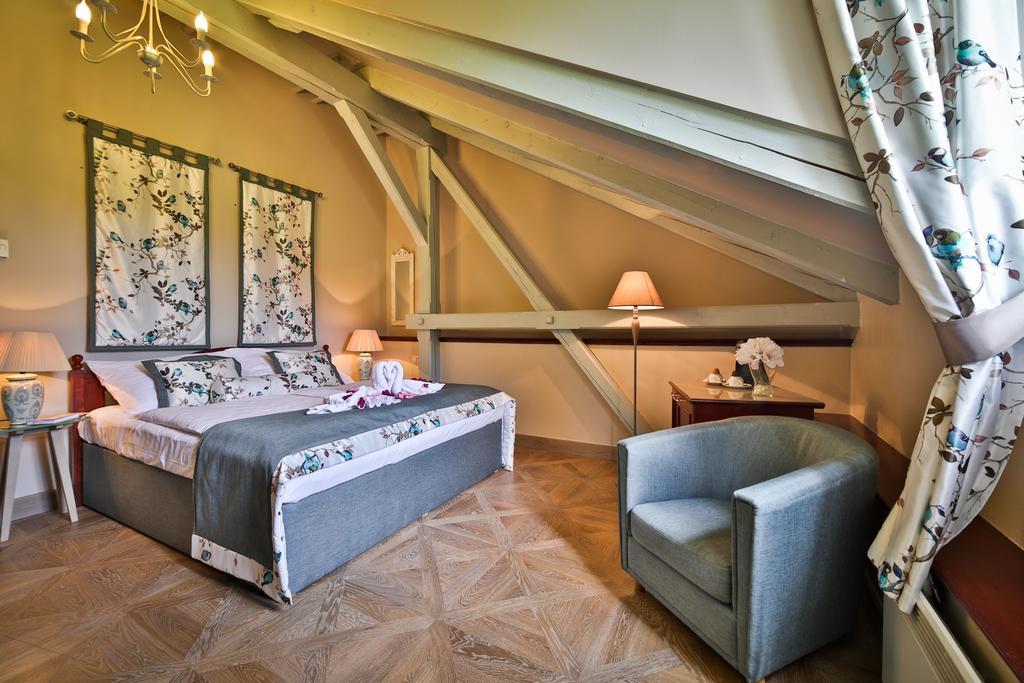 Romantic Hotel Mlyn Karlštejn Екстериор снимка