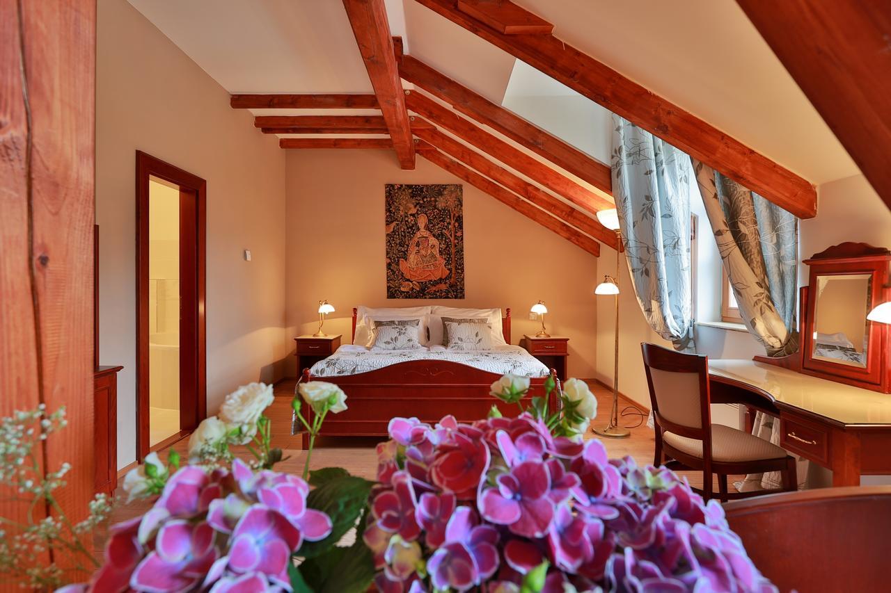 Romantic Hotel Mlyn Karlštejn Екстериор снимка