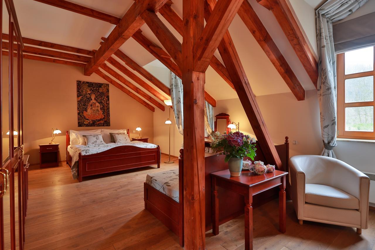 Romantic Hotel Mlyn Karlštejn Екстериор снимка