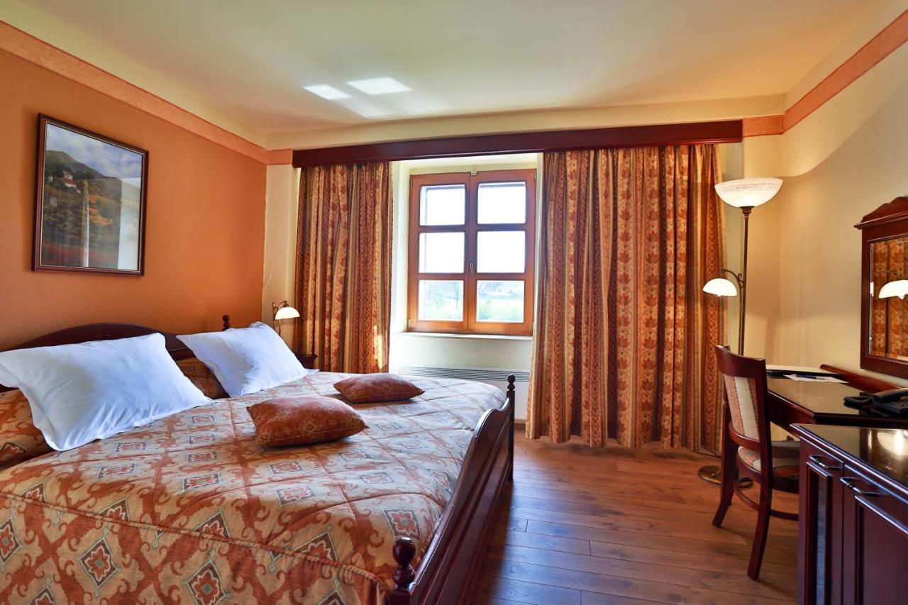 Romantic Hotel Mlyn Karlštejn Стая снимка